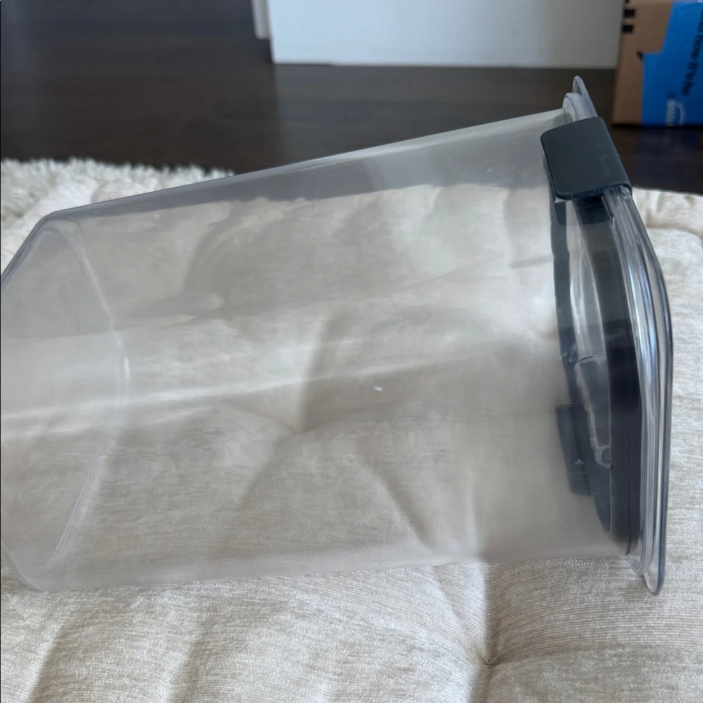 Rubbermaid Clear Food Storage Container 3.7 L